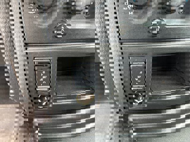 Used 2004 Jeep Grand Cherokee Limited w/ Cold Weather Group image 14