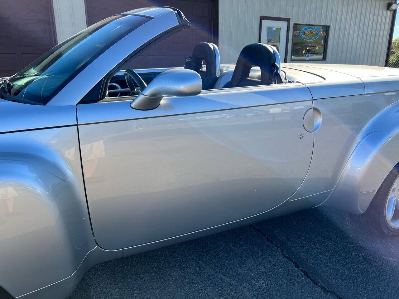 Used 2004 Chevrolet SSR w/ Preferred Equipment Group RWD image 31