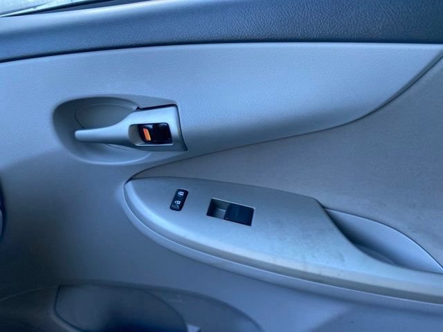 Used 2012 Toyota Corolla LE FWD image 25
