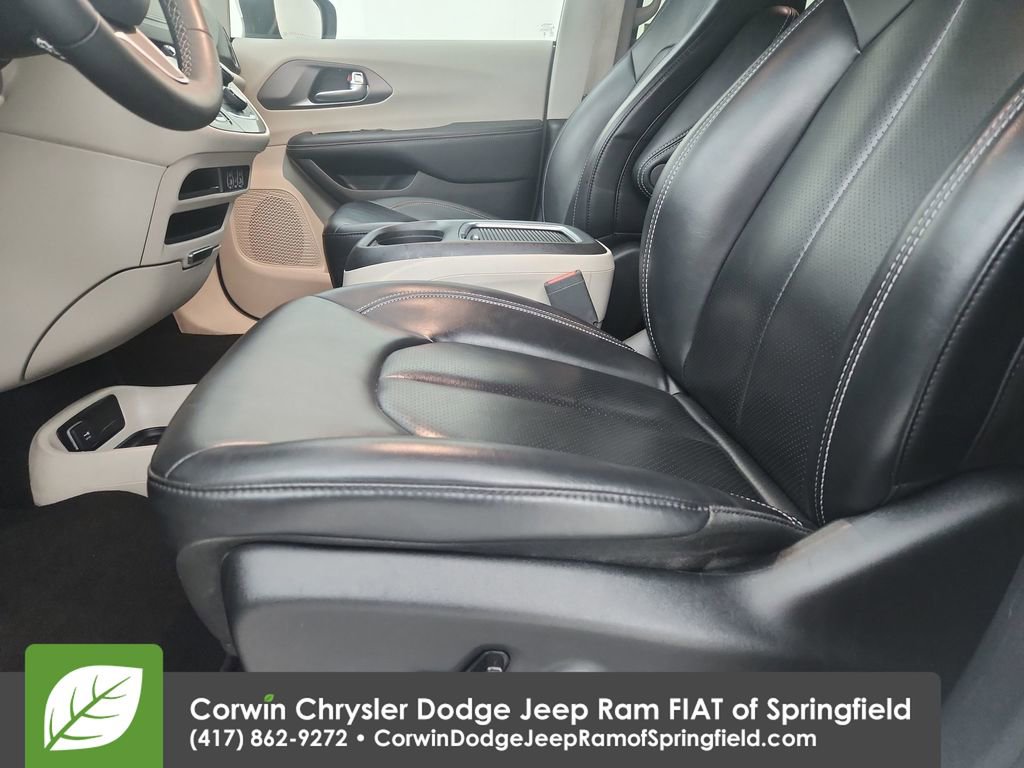 Certified 2023 Chrysler Pacifica Touring-L image 19