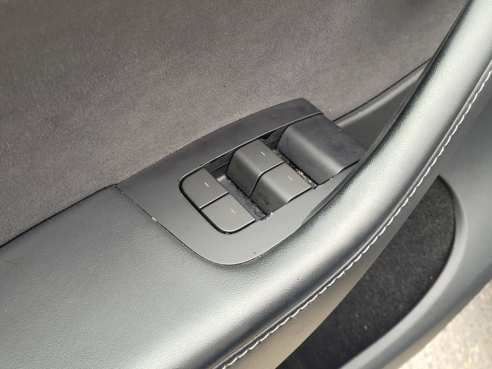 Used 2024 Tesla Model Y Long Range RWD image 17