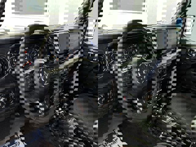 Used 2025 Jeep Wrangler Unlimited Rubicon image 12