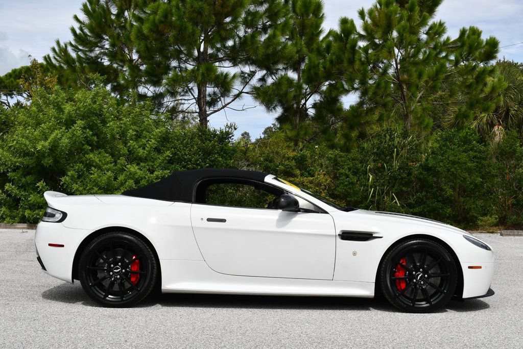 Used 2017 Aston Martin V12 Vantage S RWD image 45