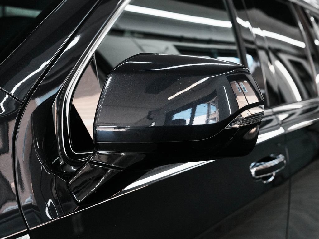 Used 2023 GMC Yukon Denali AWD/4WD image 46