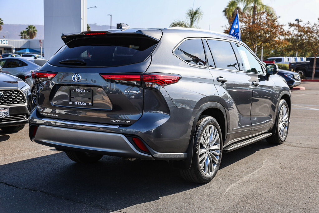 Used 2023 Toyota Highlander Platinum AWD/4WD image 25