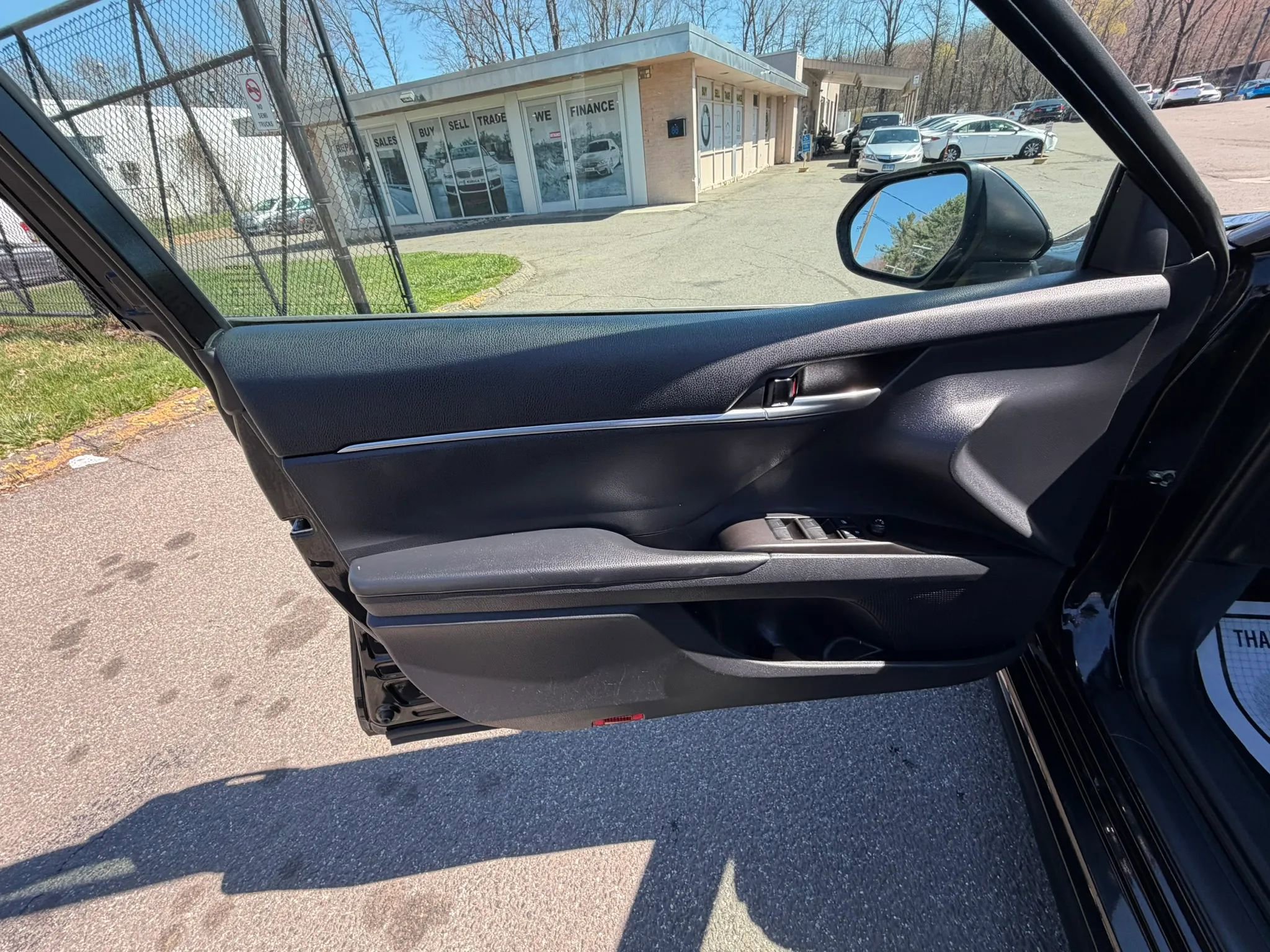 Used 2021 Toyota Camry SE w/ Audio Upgrade Package FWD image 11