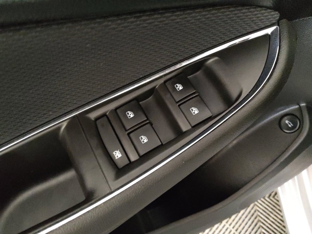 Used 2018 Chevrolet Cruze LS FWD image 27