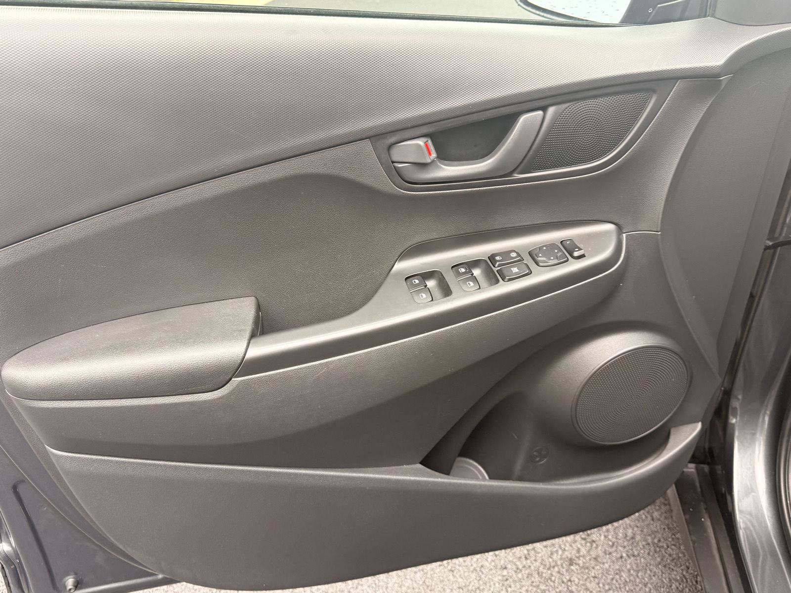 Used 2022 Hyundai Kona SEL AWD/4WD image 12