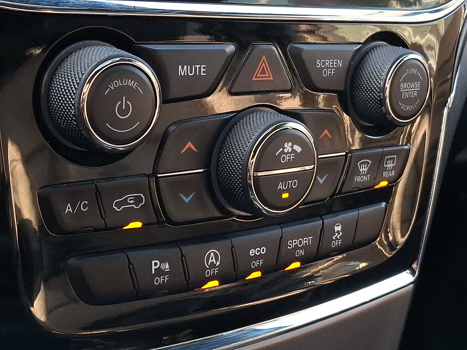 Used 2020 Jeep Grand Cherokee Limited AWD/4WD image 14
