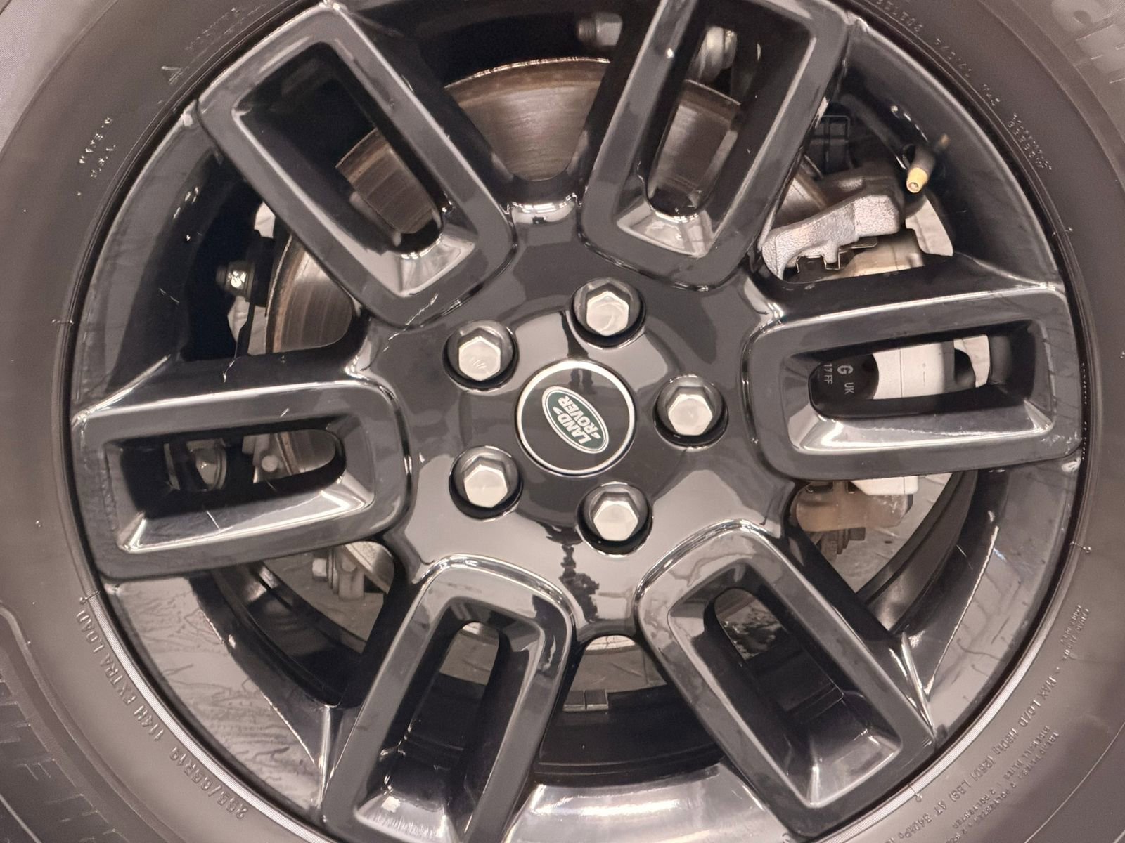 Used 2025 Land Rover Defender 110 S AWD/4WD image 5