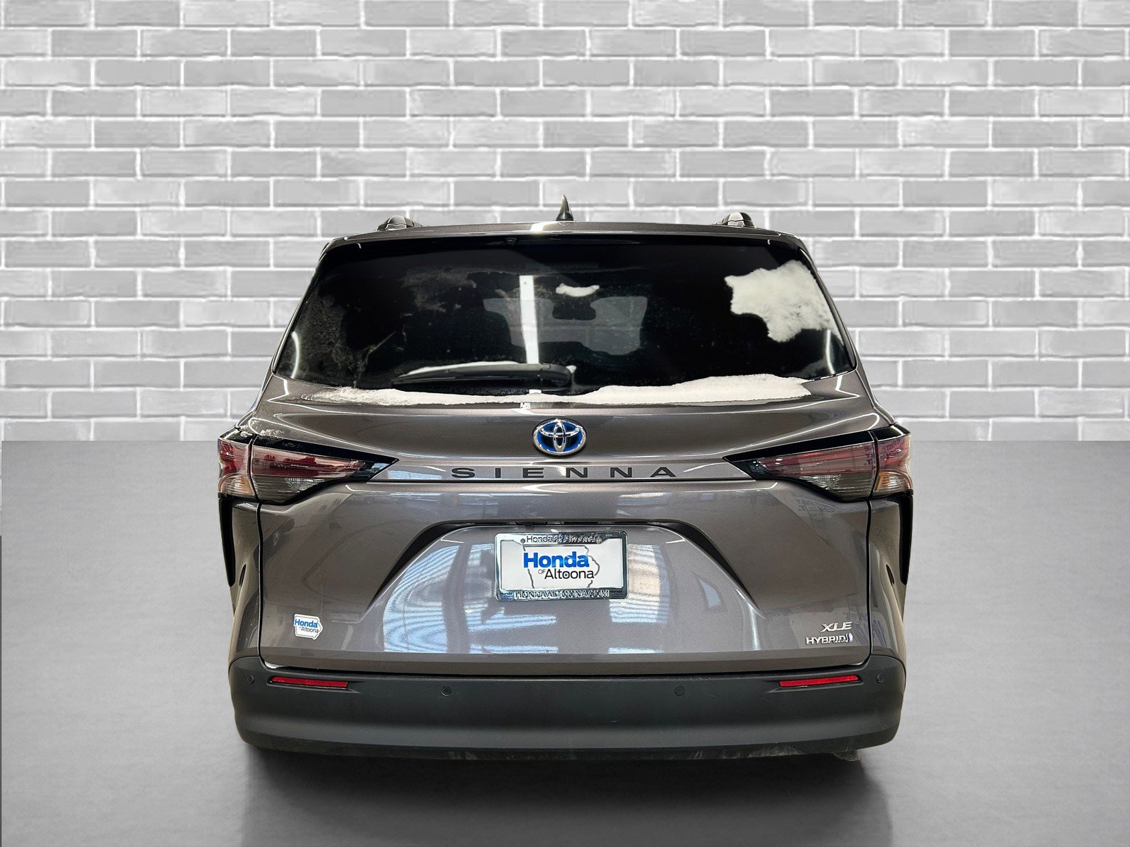 Used 2023 Toyota Sienna XLE image 4