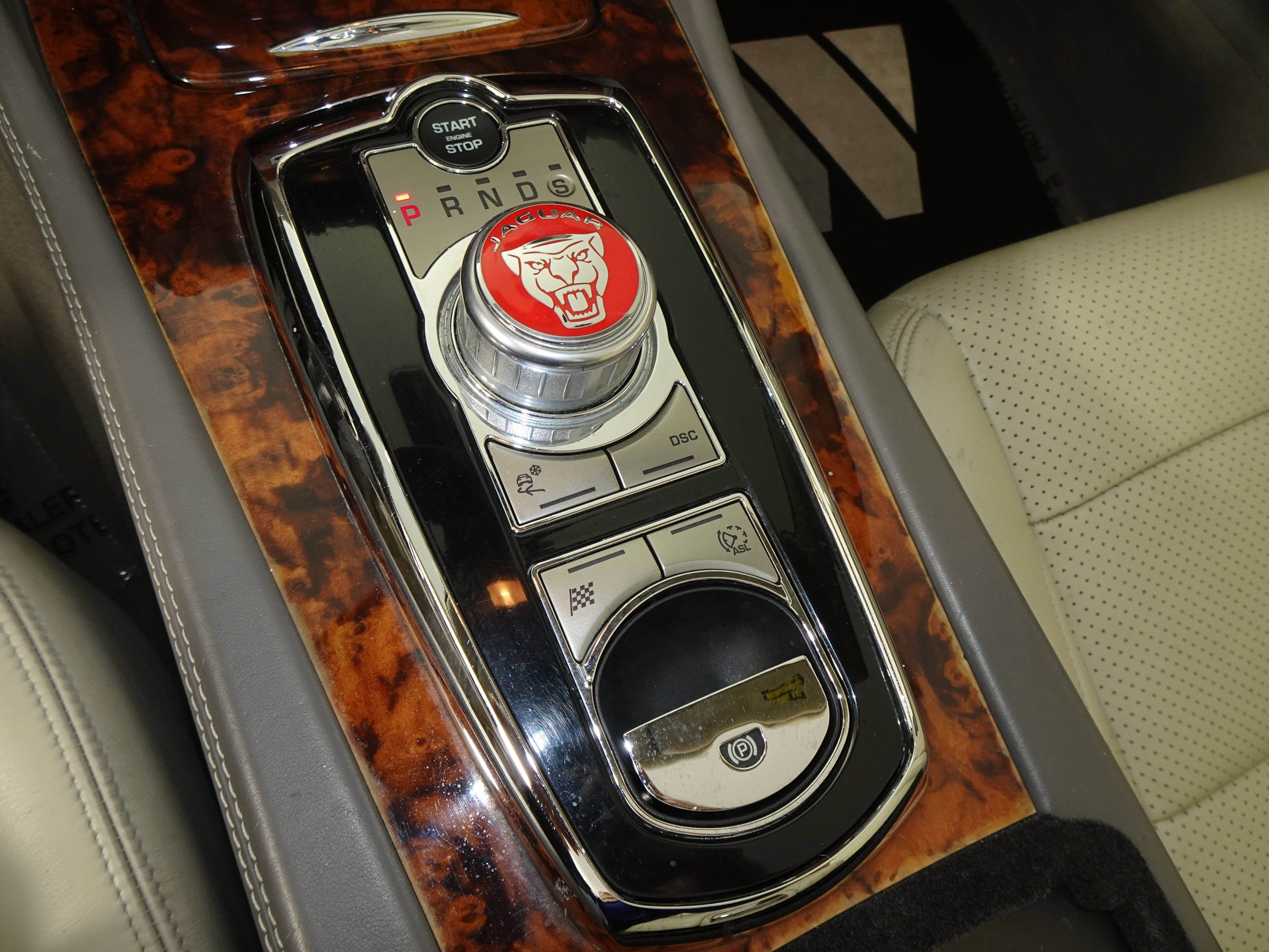 Used 2010 Jaguar XK Convertible image 28