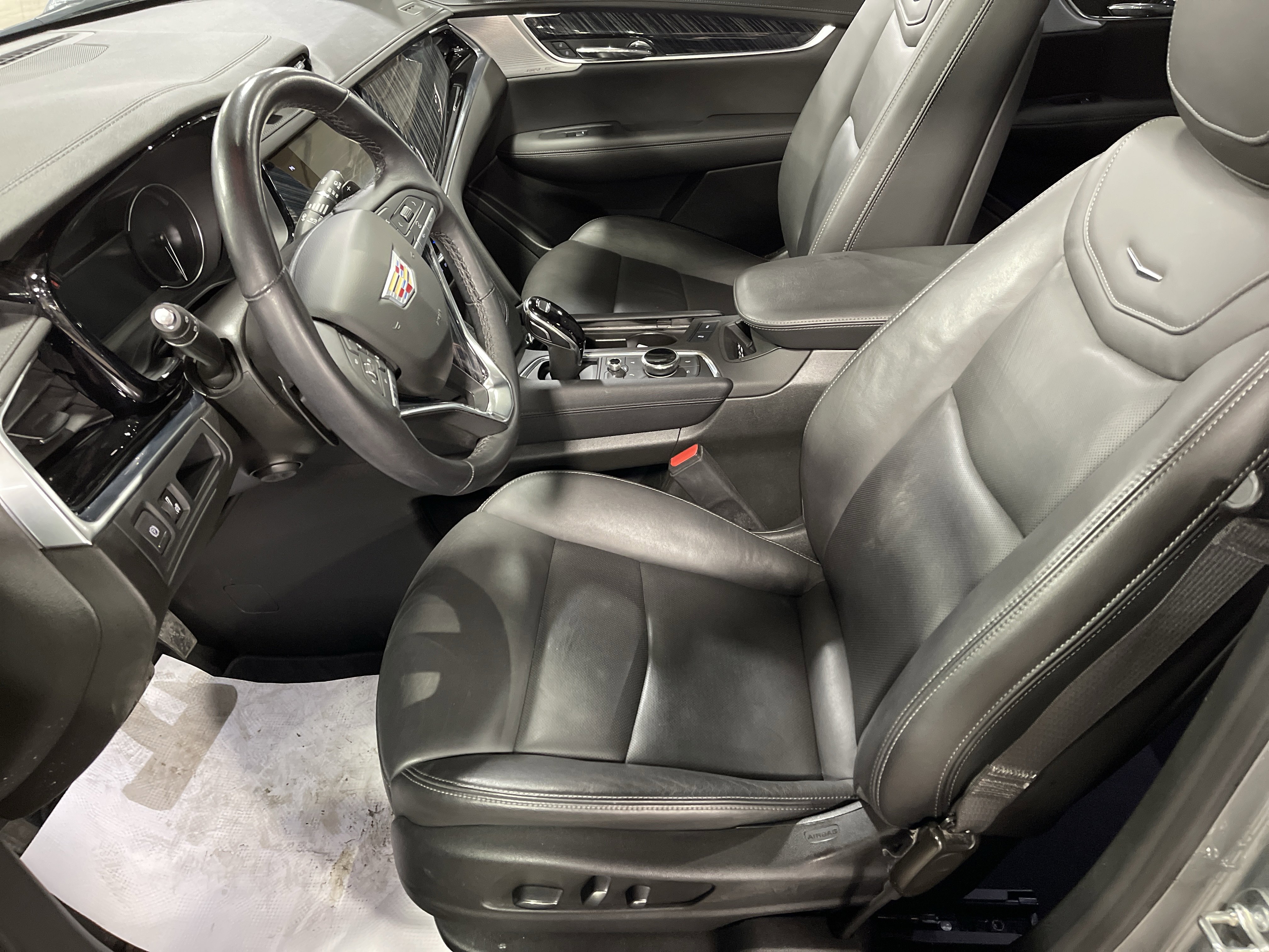 Used 2025 Cadillac XT6 Premium Luxury image 10