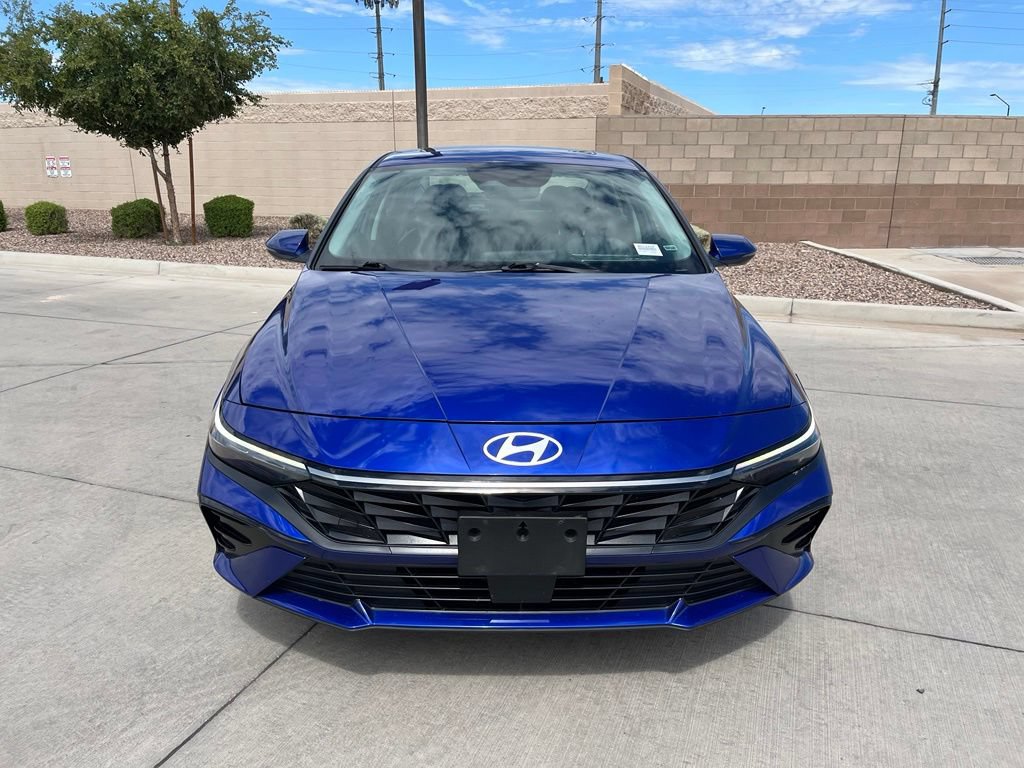 Used 2025 Hyundai Elantra Limited FWD image 3