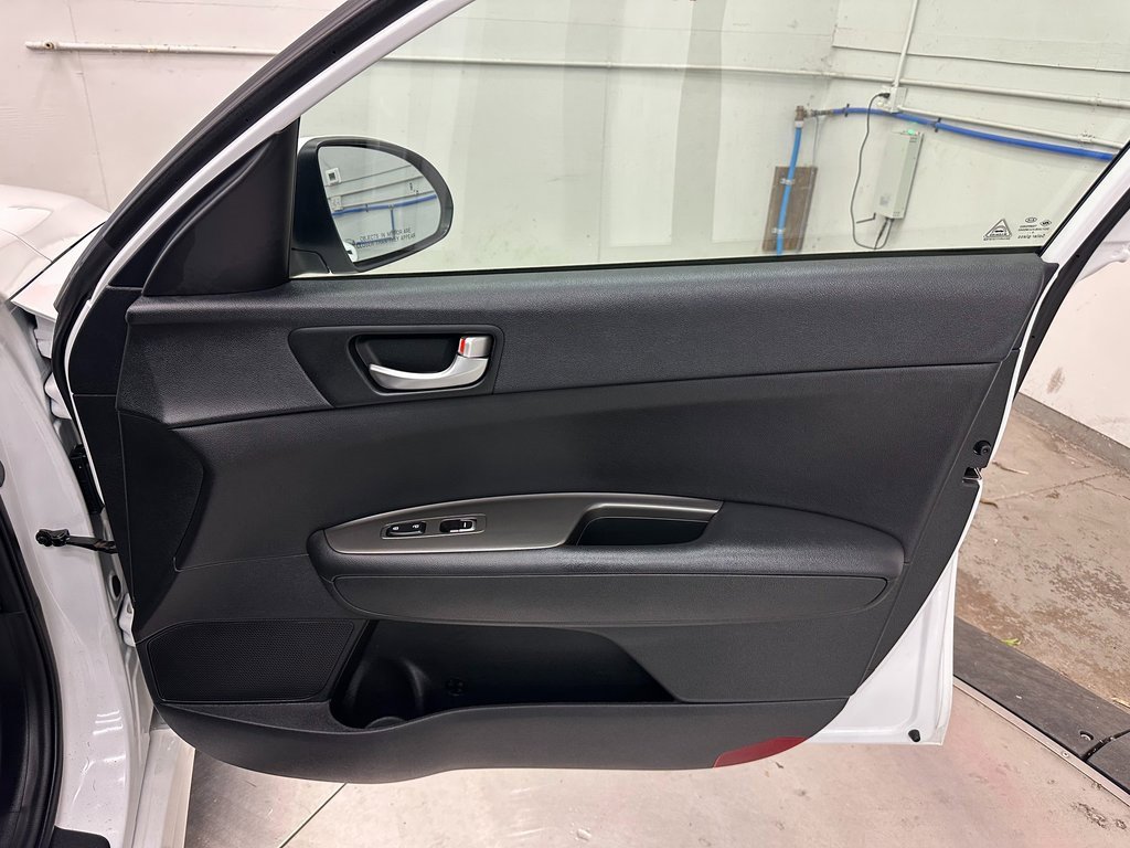 Used 2020 Kia Optima LX image 25