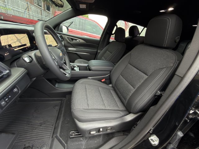 New 2027 Chevrolet Traverse LT w/ Driver Confidence Package FWD image 18