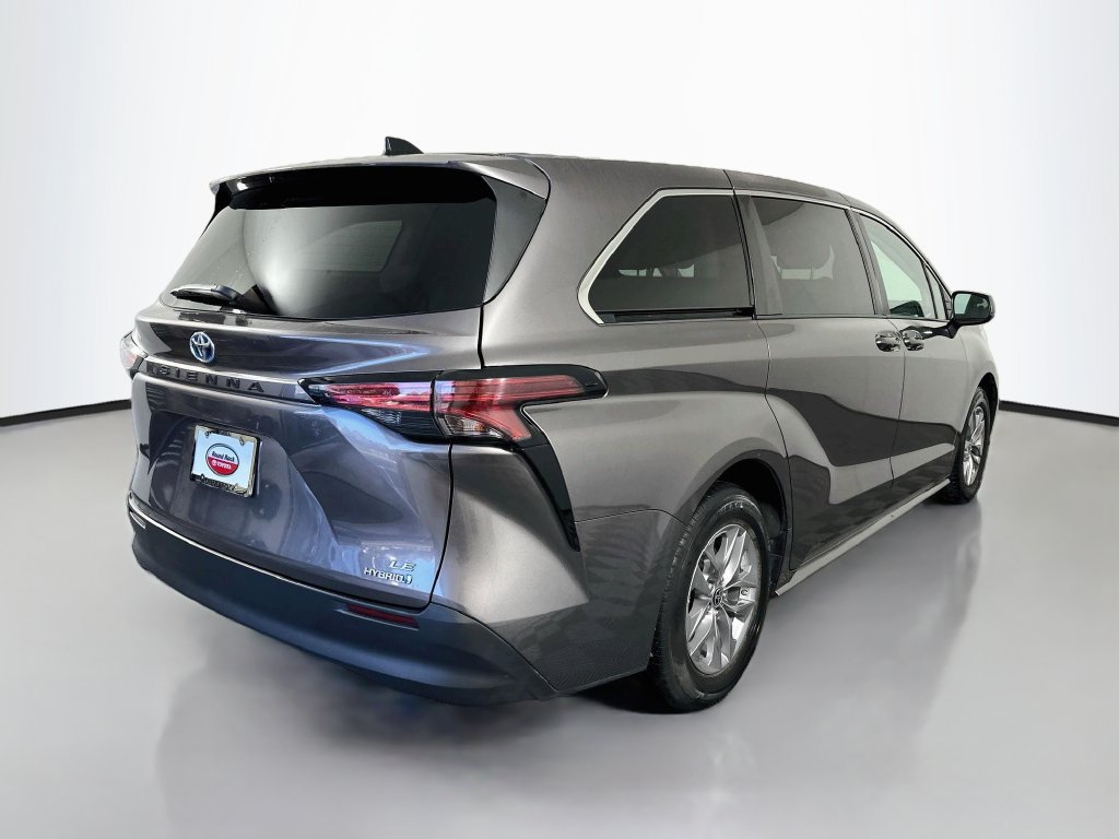 Certified 2022 Toyota Sienna LE FWD image 5