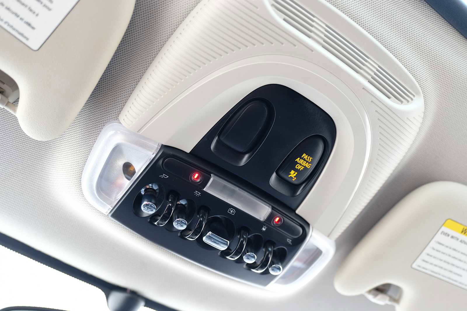 Used 2019 MINI Cooper 4-Door Hardtop image 34