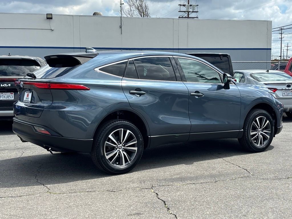 Used 2023 Toyota Venza LE image 4