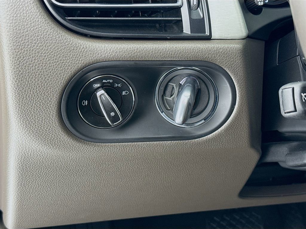 Certified 2023 Porsche Macan Turbo image 14