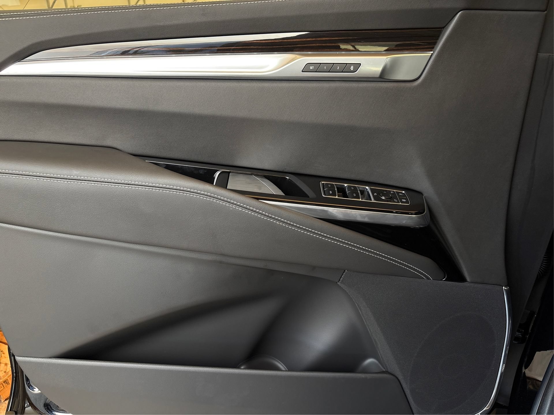 New 2026 Cadillac Escalade ESV Luxury AWD/4WD image 20