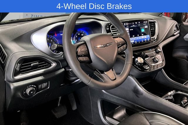 Used 2025 Chrysler Pacifica Limited FWD image 18
