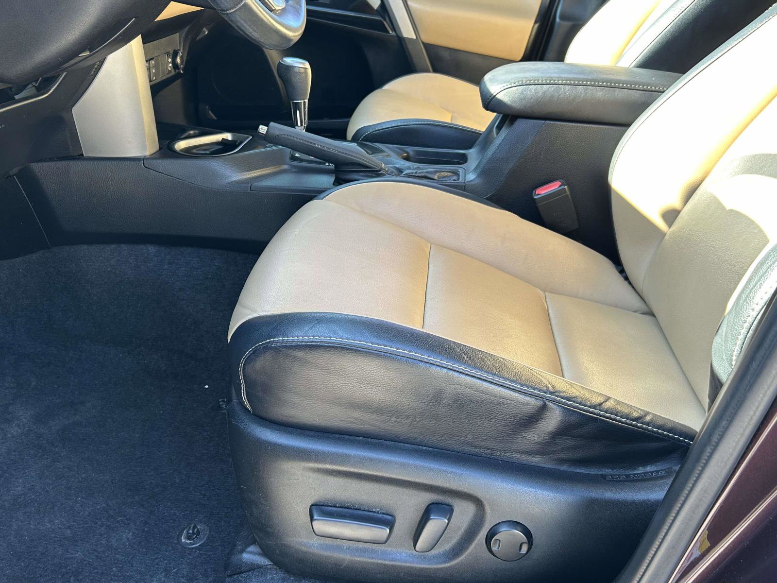 Used 2017 Toyota RAV4 Limited image 18