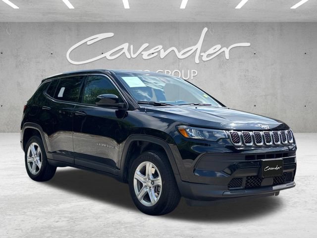 Used 2023 Jeep Compass Sport AWD/4WD image 2