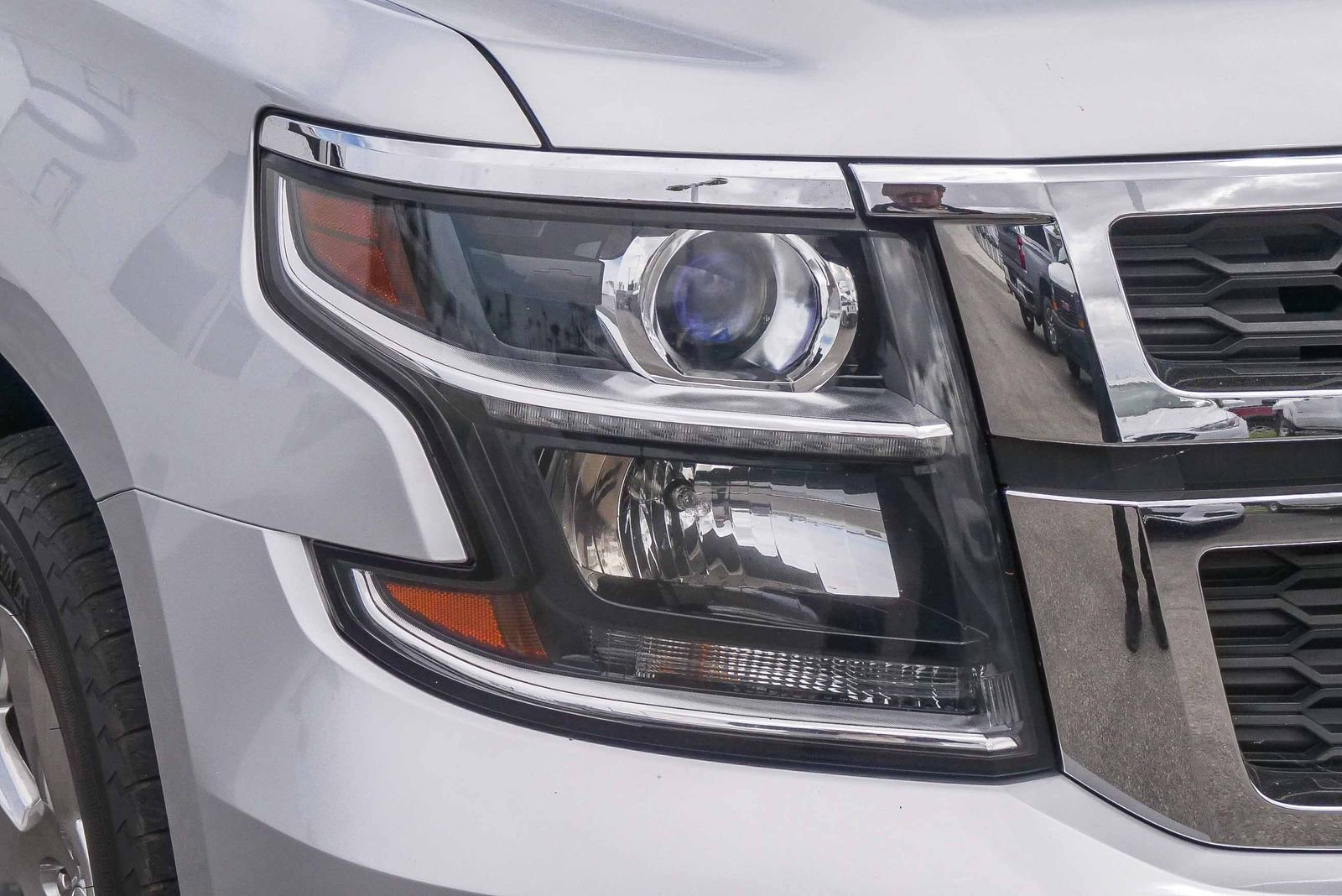 Used 2016 Chevrolet Suburban LT RWD image 4