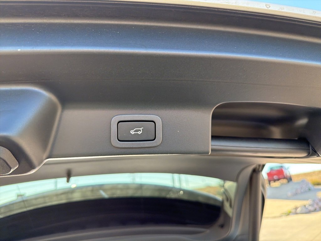 Used 2020 Jaguar F-PACE Prestige image 8