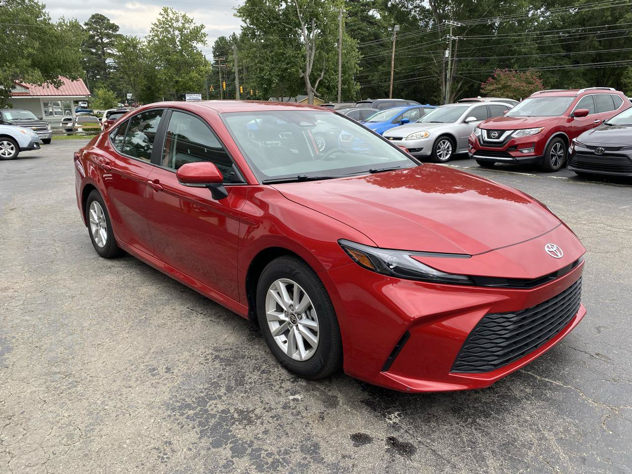 Used 2025 Toyota Camry LE w/ Convenience Package FWD image 4