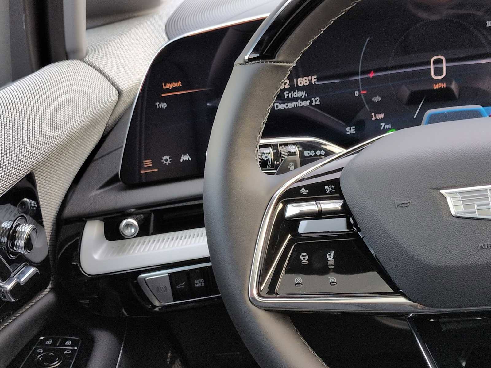 New 2025 Cadillac Optiq Luxury 1 image 15