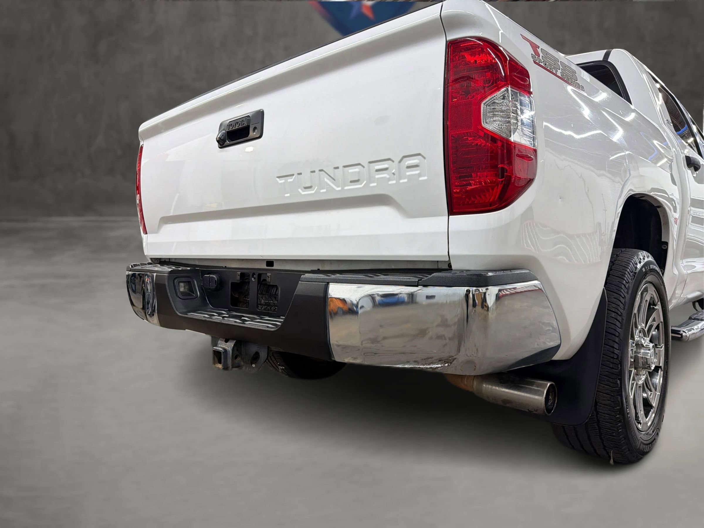 Used 2015 Toyota Tundra SR5 w/ SR5 Upgrade Package RWD image 38