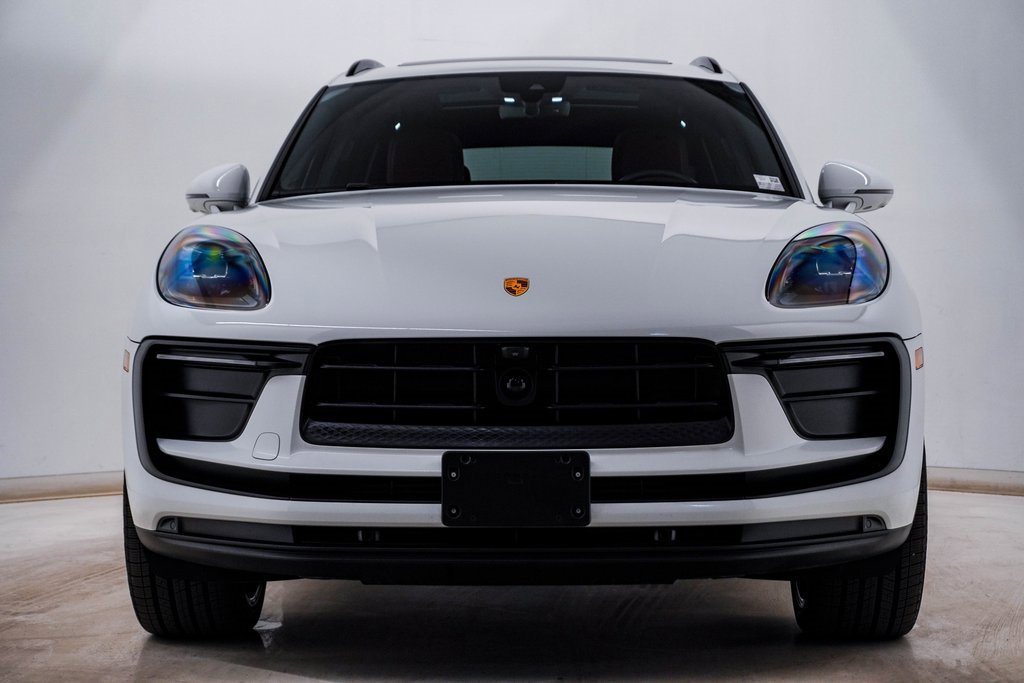 Certified 2025 Porsche Macan image 6