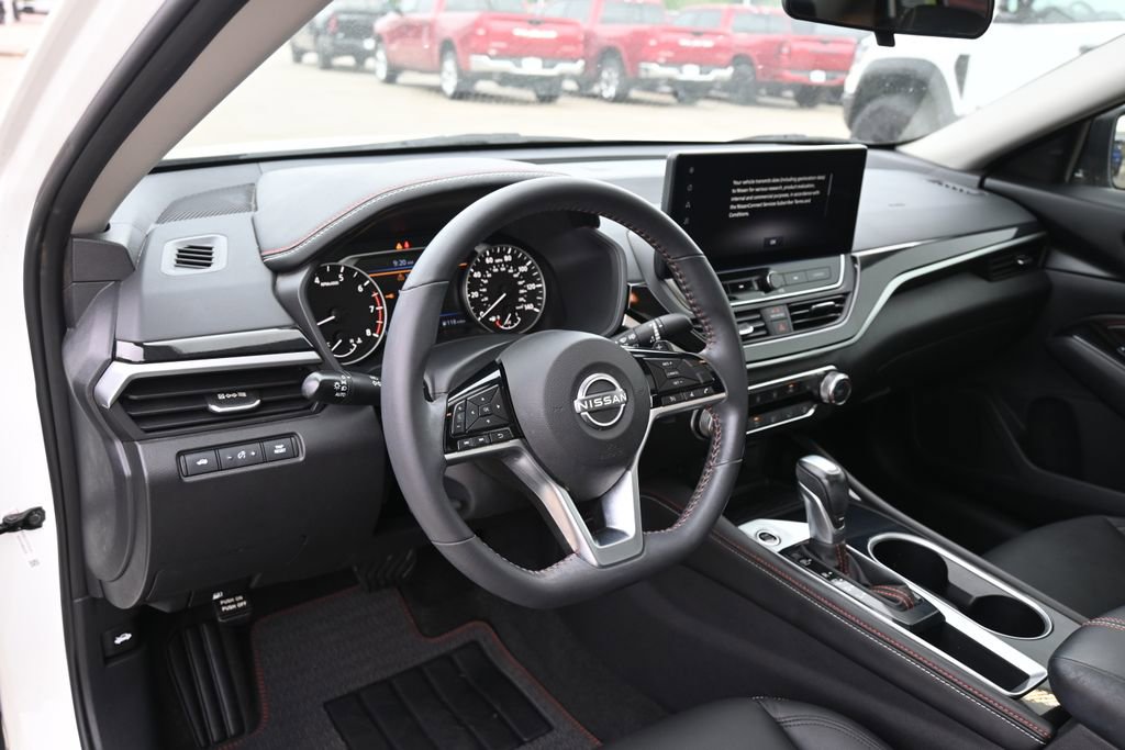 Used 2023 Nissan Altima 2.5 SR w/ SR Premium Package image 15