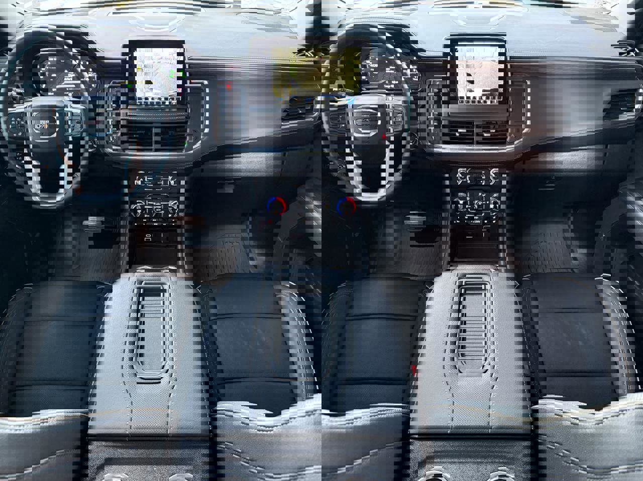 Used 2024 GMC Yukon SLT w/ SLT Luxury Package image 27