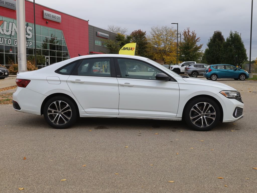 Used 2023 Volkswagen Jetta Sport image 11