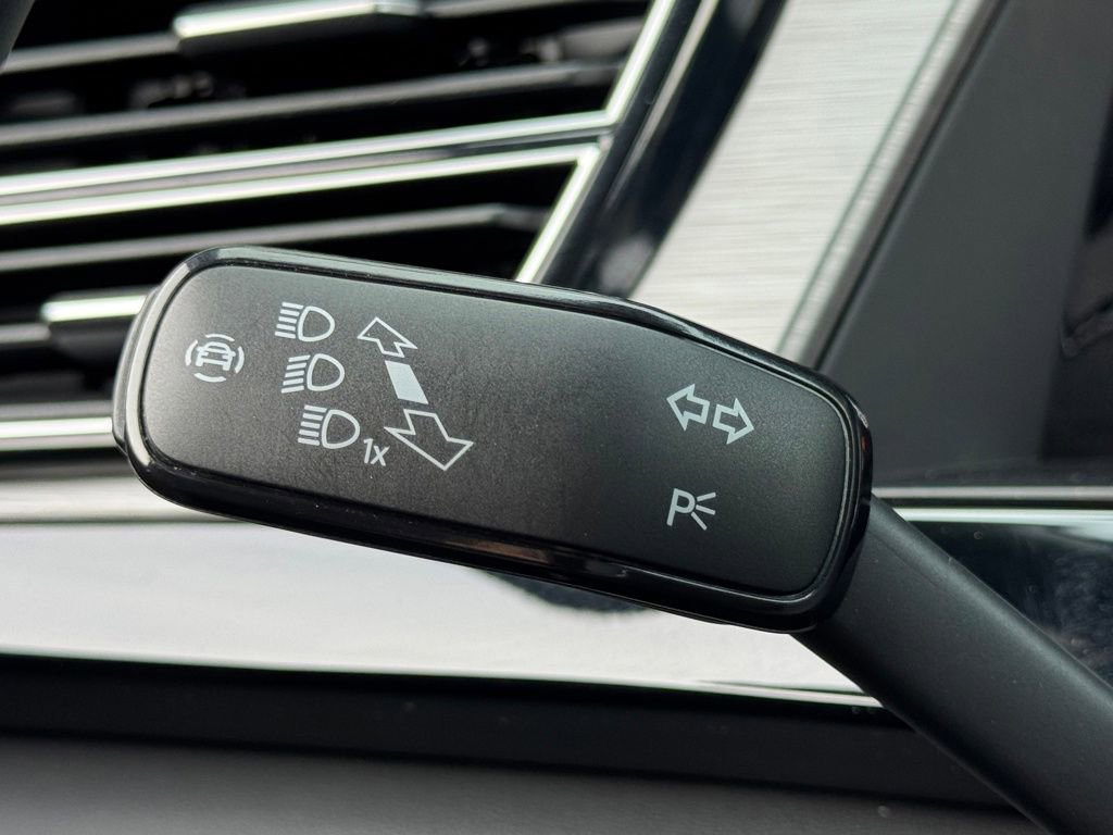 Used 2024 Volkswagen Atlas Cross Sport SE image 19