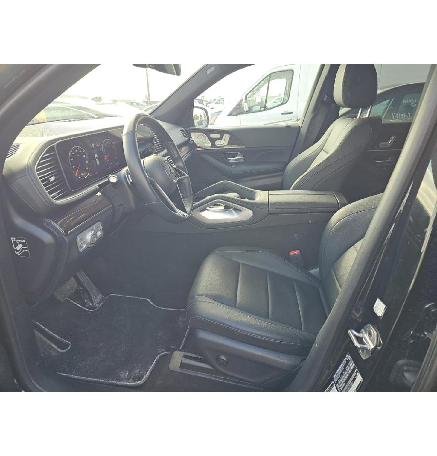 Used 2025 Mercedes-Benz GLS 450 4MATIC image 28