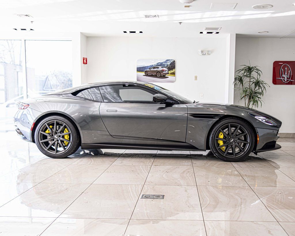Used 2020 Aston Martin DB11 Coupe image 8