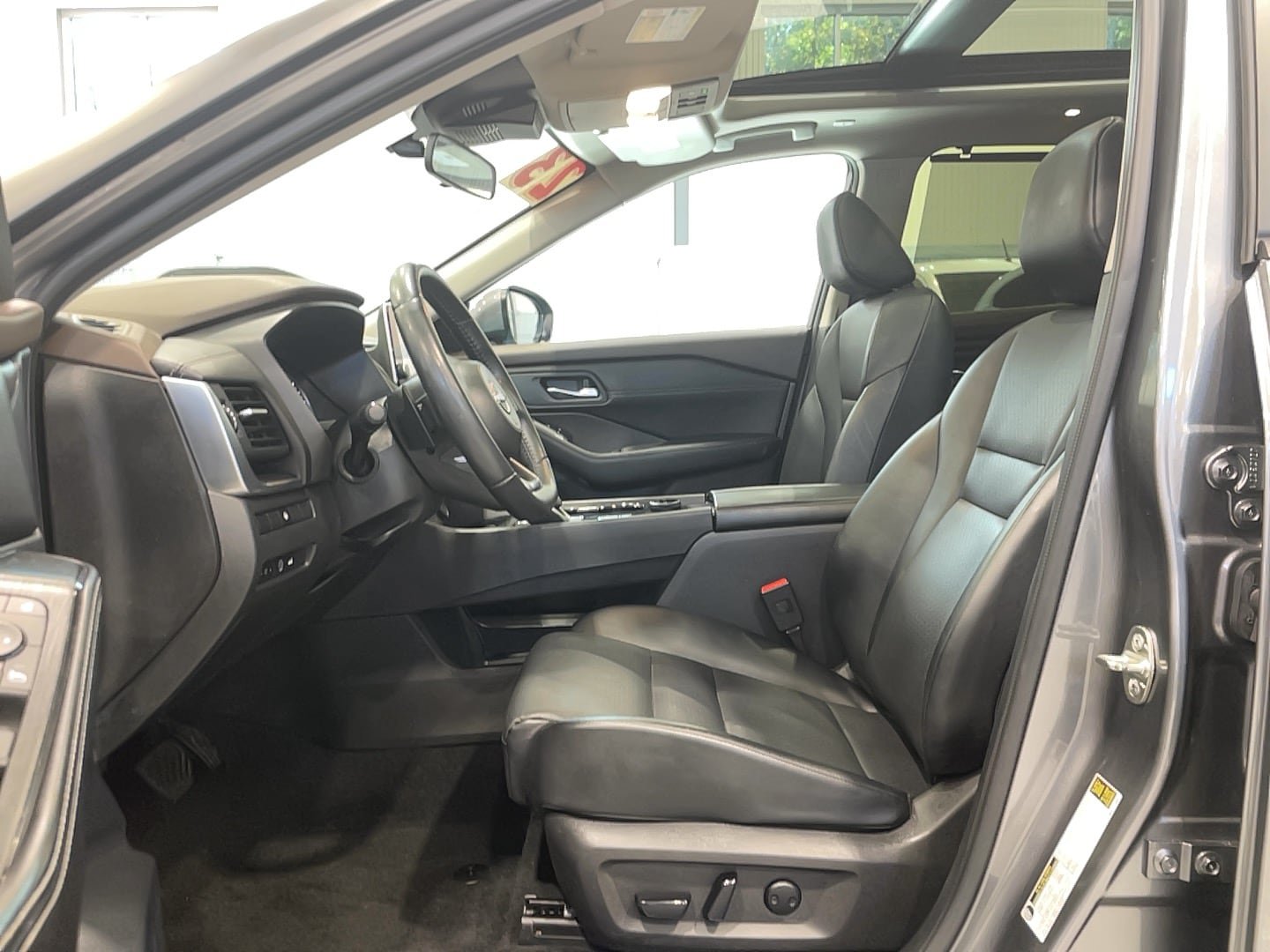 Used 2023 Nissan Rogue SV w/ SV Premium B Package AWD/4WD image 5
