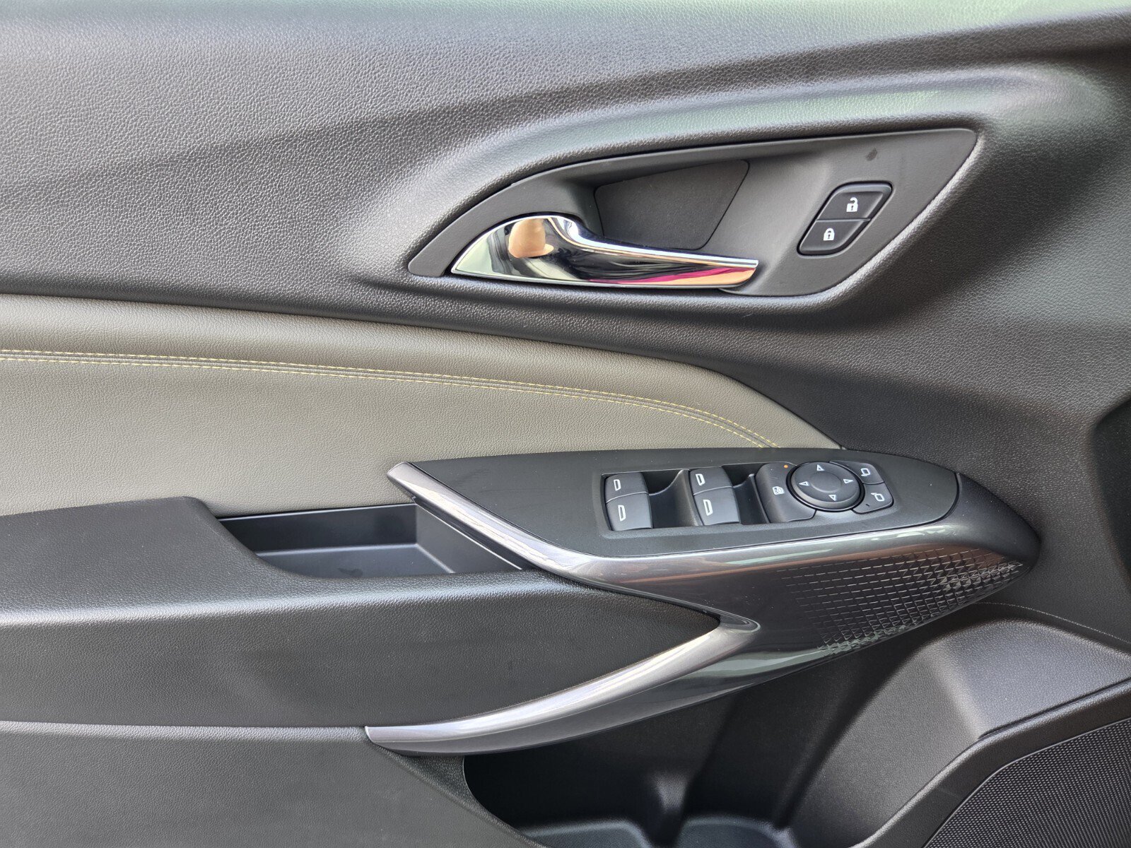 New 2026 Chevrolet Trax ACTIV w/ Driver Confidence Package FWD image 11