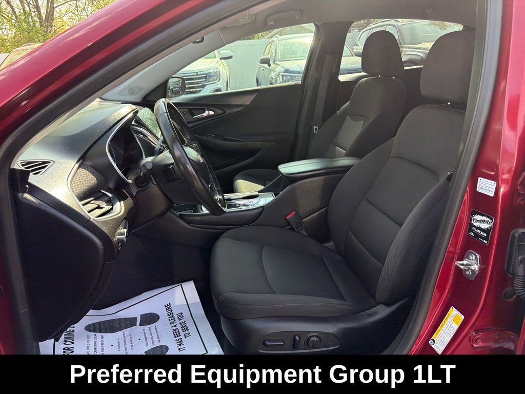 Used 2018 Chevrolet Malibu LT w/ Driver Confidence Package FWD image 11