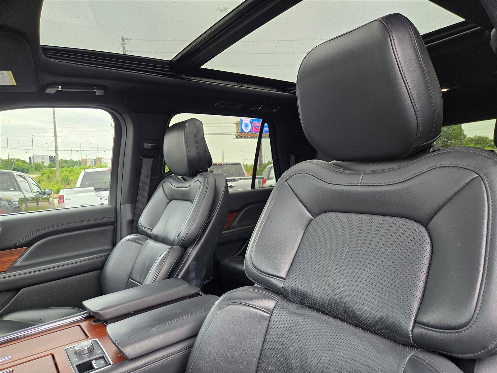 Used 2024 Lincoln Navigator Premiere AWD/4WD image 26