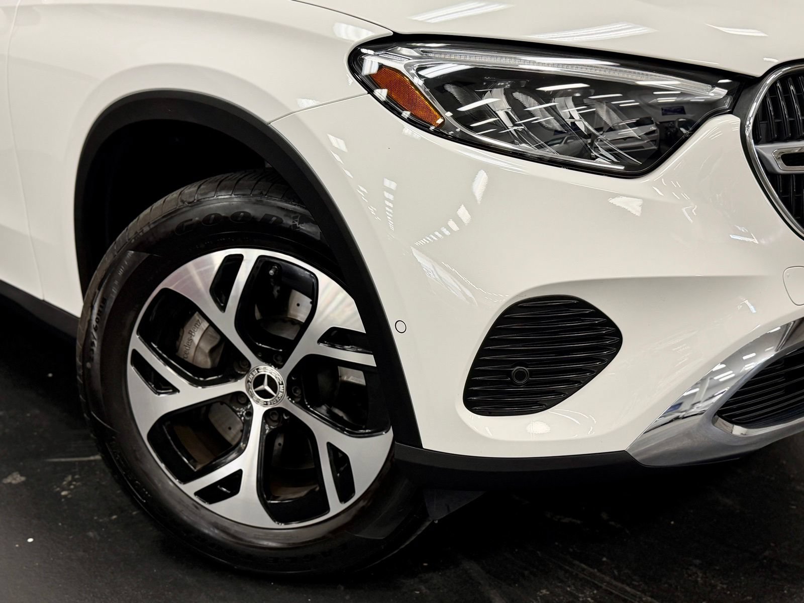 Used 2026 Mercedes-Benz GLC 350e 4MATIC image 4