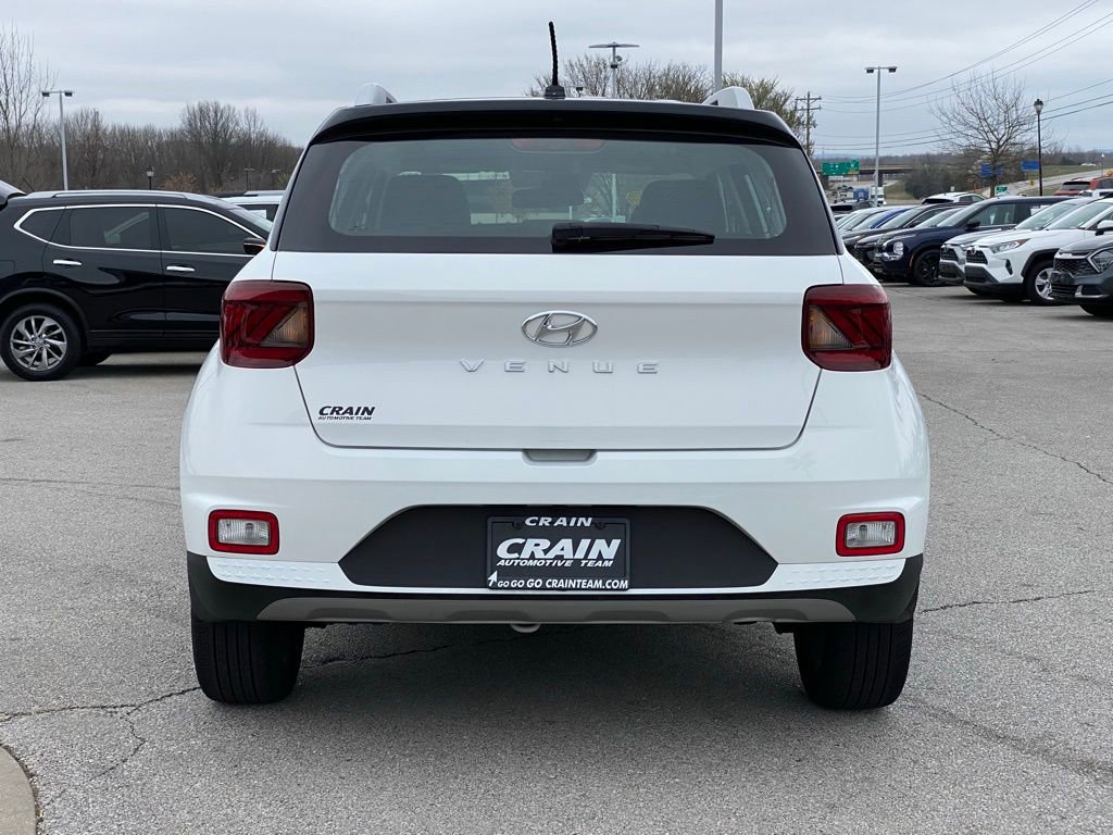 Used 2024 Hyundai Venue Limited image 6