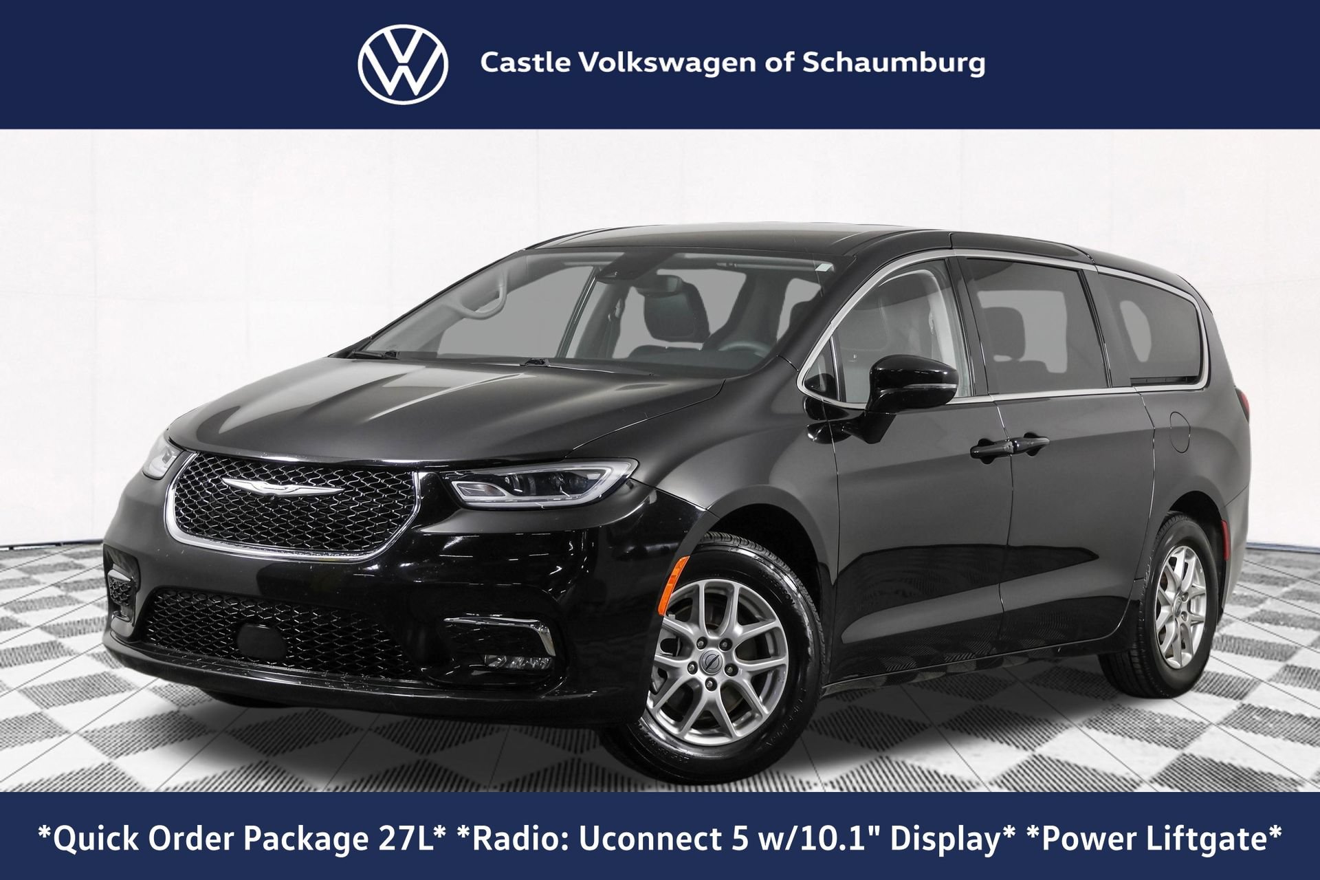 Used 2024 Chrysler Pacifica Touring-L FWD image 1