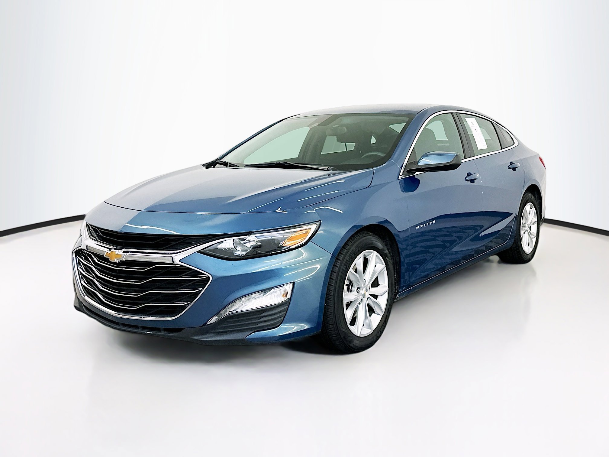 Used 2024 Chevrolet Malibu LT image 3