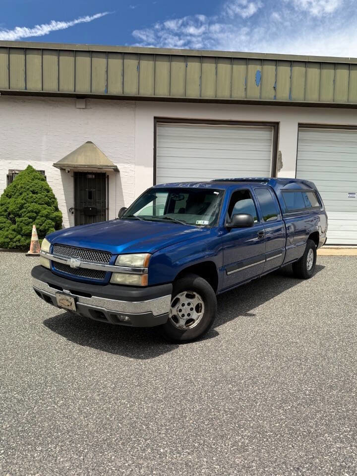 Used 2004 Chevrolet Silverado 1500 LS w/ Light Duty Power Package AWD/4WD image 1