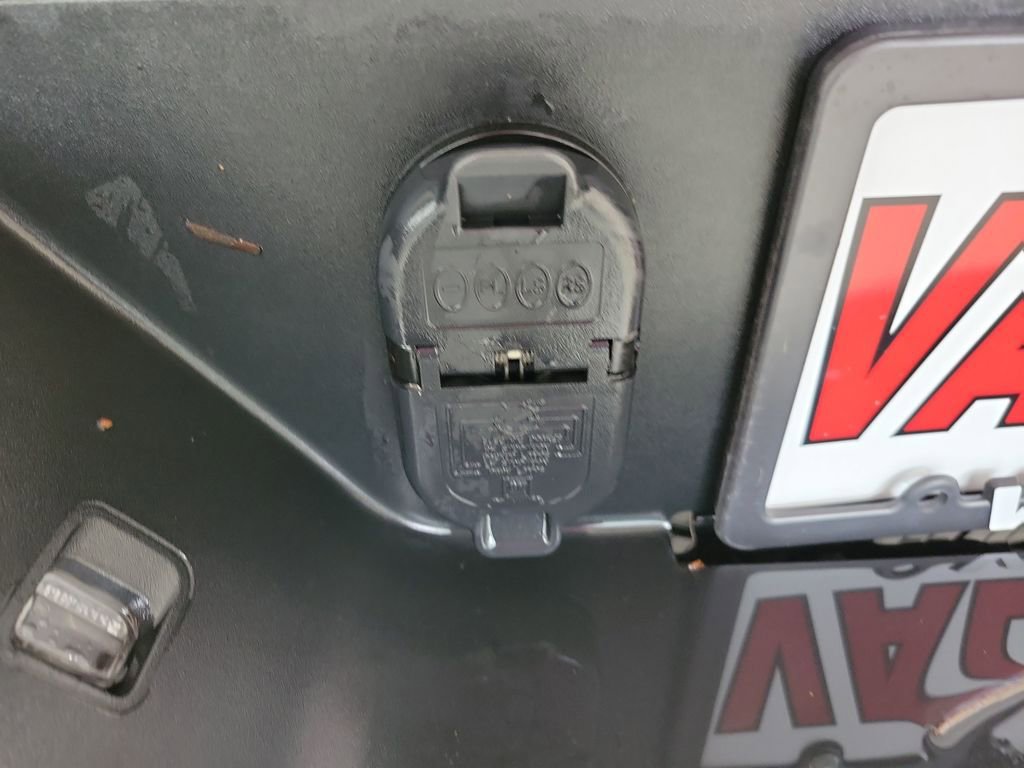 Used 2022 Chevrolet Silverado 1500 LT AWD/4WD image 16